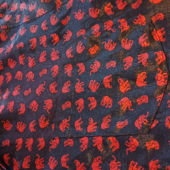 GUC Thai Silk Men's Black w/ Red Elephant Patterned Shirt size XL BEAUTIFUL!! - Picture 4 of 8